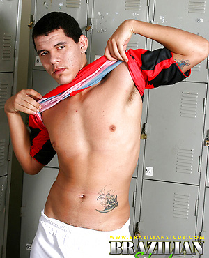 Latin guy Esteban Paes shows his huge cock