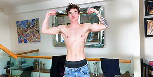 Young Fit & Lean Oscar Shows off his Ripped Body & Wanks his Big Uncut Cock!