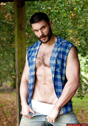 Bob Hager shows his perfect musce body