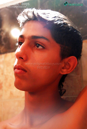 Cute latino twink wanking off his cock