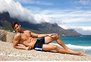 Johnny Bloom solo by BelAmi Online image 1
