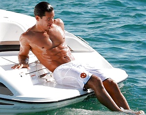 Hot latino star Mario Lopez