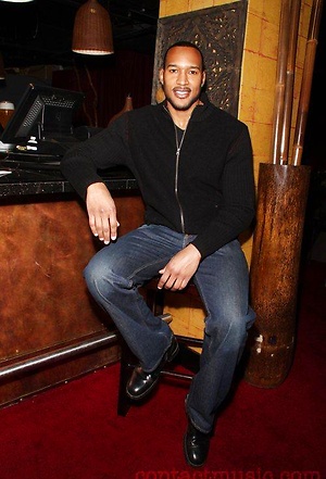 Henry Simmons by Male Stars image 1