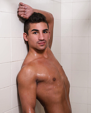 After a hot shower, Jake Davis and Lukas Valentine bareback by Randy Blue image 2