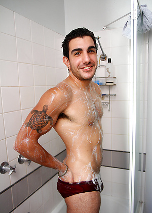 Hit the showers with Aussie Chris Bass by Bentley Race image 5