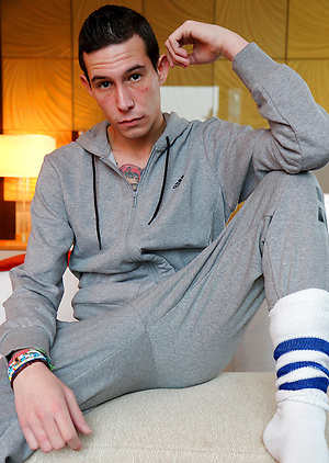 Hung Mates - Meet 21 year old Sergio Duque