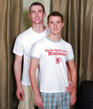 Bryan Cavallo Fucks Logan Birch by College Dudes image 2