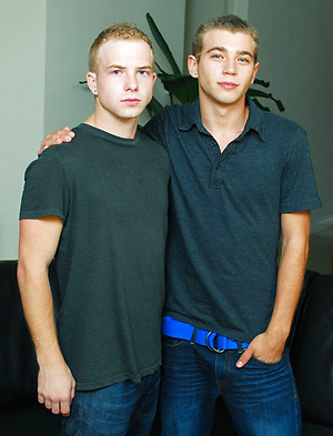 Cole Gartner Fucks Alexander Greene by College Dudes image 1