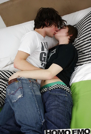 Sandy Jekins fucks cute emo Jason Andrews